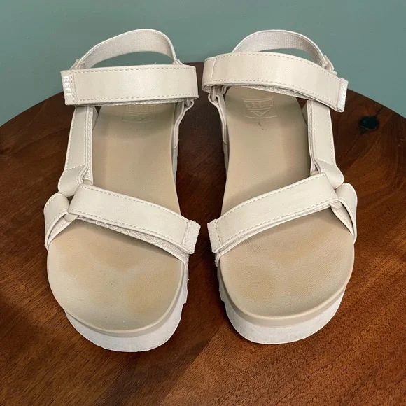 Reef Women's Cushion Rem Hi Tan Sandals - Picture 5 of 8